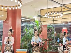 -刘姐啤酒鱼民族演艺餐厅(西街总店)