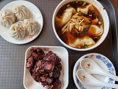 红汤辣馄饨-王興記(中山路店)