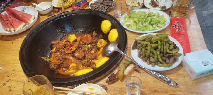 鸽子刘铁锅炖鱼(劲松店)-"干杯!啤酒畅饮.花卷和贴饼子我的最爱,.