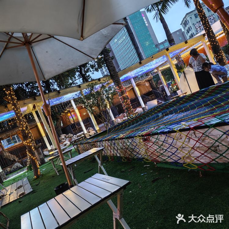 酒水略贵，内部有台球厅，钓虾的地方，空气也很不错