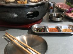 -围炉肉舍•炭烤活鳗•丹东海鲜烤肉(步行街店)