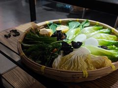 -尚尚仙·酸汤猪手·猪肚鸡火锅(华联万柳购物中心店)