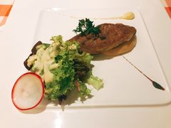 法式鹅肝批配青苹果酱-卡本妮法餐厅·北京和平宾馆