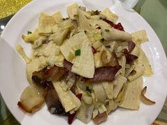 熏肉炒竹笋-旅宁大酒店