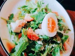 三色藜麦鸡肉溏心蛋沙拉-YUE·6·西式融合餐厅(外滩六号店)