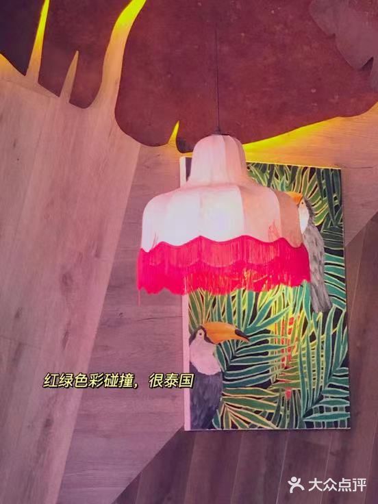 我们是快下午一点到的，店里依旧是座无虚席
