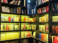 -钟书阁(松江泰晤士小镇店)