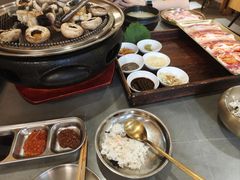 -围炉肉舍•炭烤活鳗•丹东海鲜烤肉(步行街店)