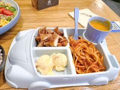 -汽车博物馆主题餐厅