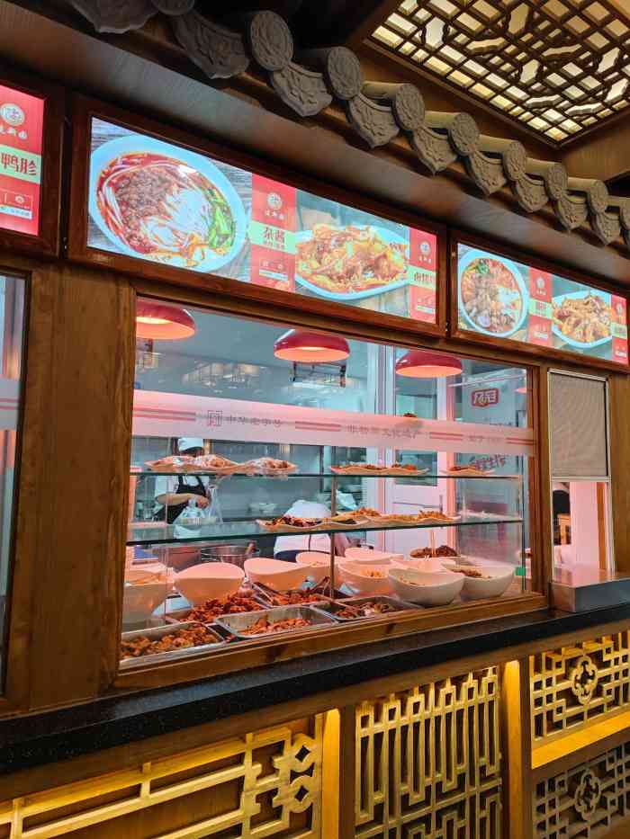 建新园过桥米线(宝善街店)-"昆明老字号米线90品牌,问了专车司机,说