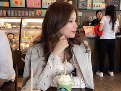 -星巴克臻选(深圳龙华红山天虹店)
