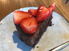 草莓焦糖海盐巧克力蛋糕-Wagas(凤凰汇店)