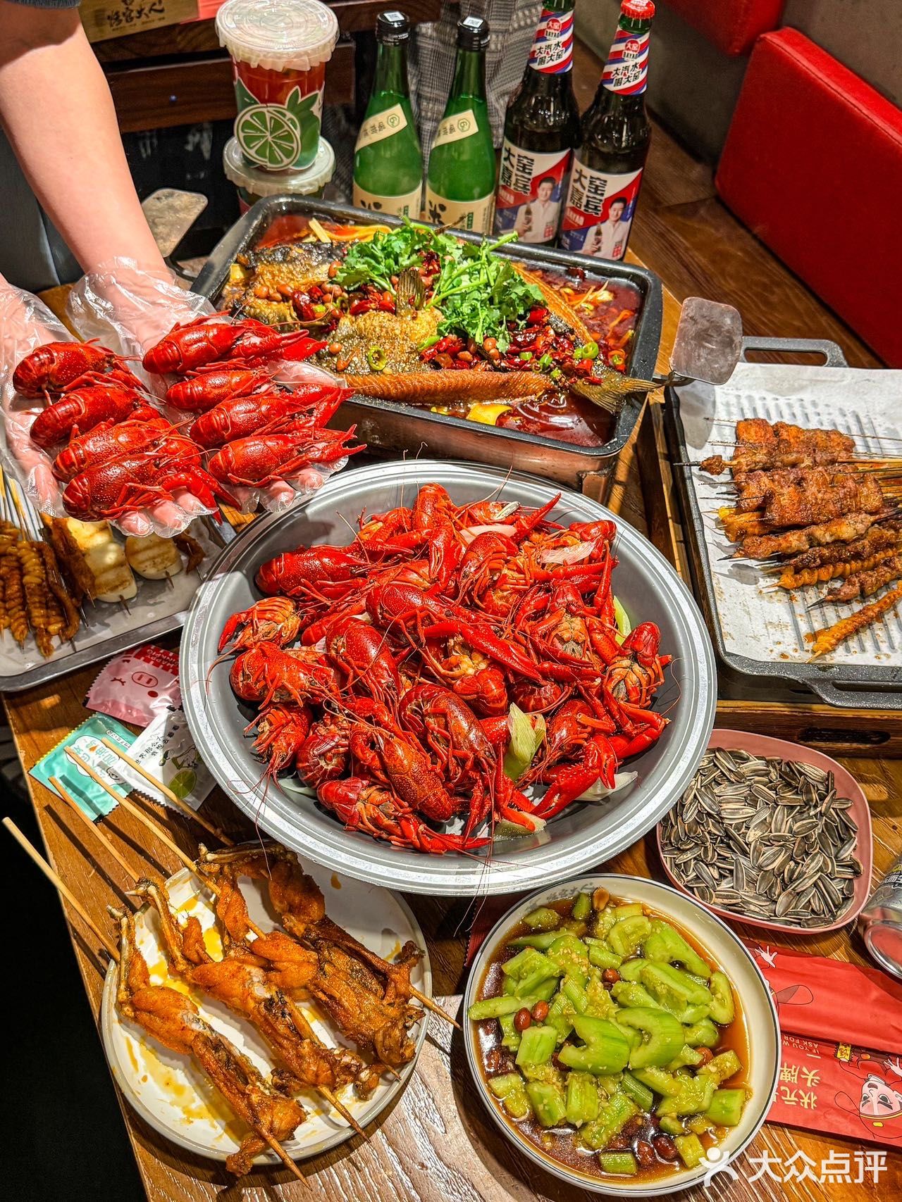 人生建议：一定要带朋友来吃这家的烧烤小龙虾