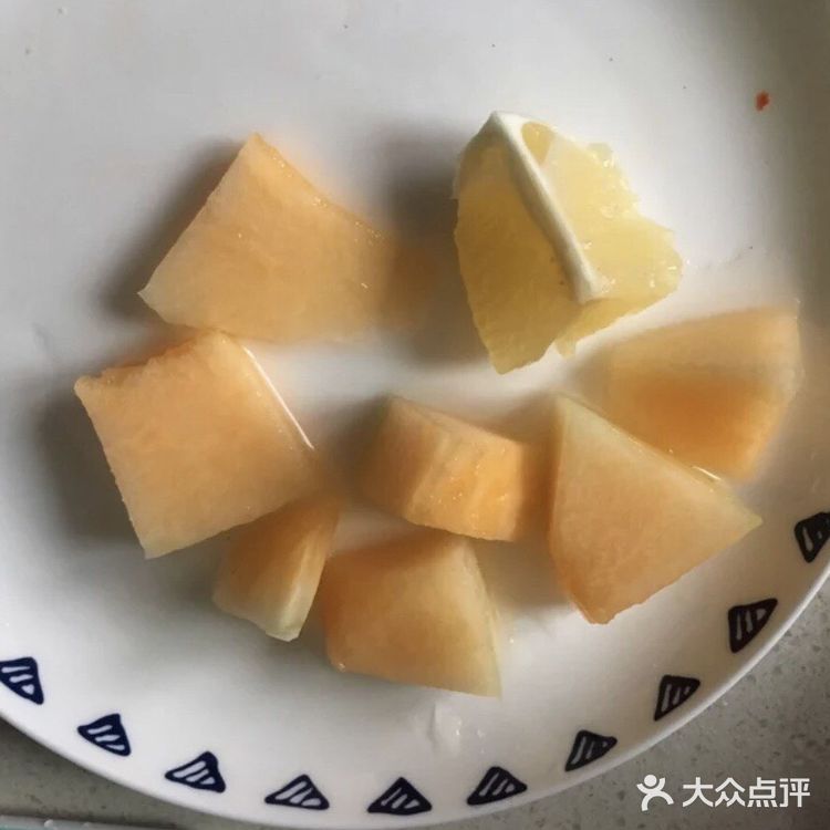 适量、凉白开 1. 将所有食材切小块备用