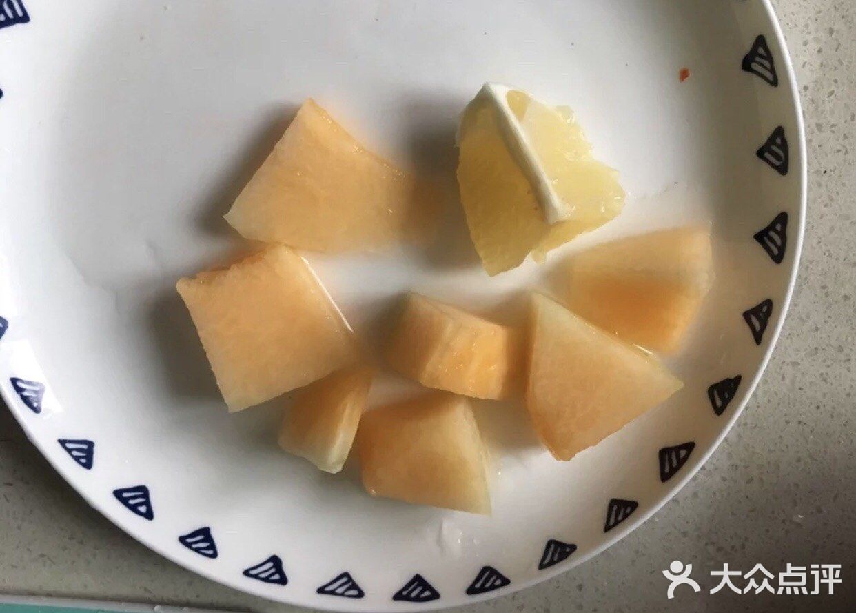 适量、凉白开 1. 将所有食材切小块备用