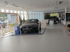 -杭州中沃沃尔沃4S店(滨江区店)