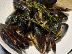 法式青口贝配黄油葡萄酒汁-LESCEDARS Brasserie Bistro香柏树