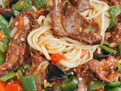 -歹歹的加个面过油肉拌面