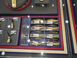 -菜百首饰店(东方新天地店)