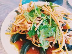 皮蛋拌馓子-靓靓蒸虾(中山公园店)
