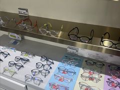 -视野联行眼镜•蔡司•依视路(温江店)