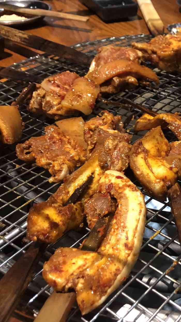 醉西昌烤肉(汇锦广场直营店"跟韩式烧烤比起来,更喜欢这种接地气的
