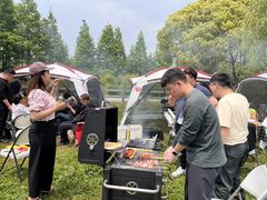 -田园东方蜜桃村的田野营地