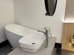 -欧辰国际酒店(重庆欢乐谷轻轨站店)