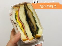 大满足鸡排三明治-Cafe on warm(丹霞店)