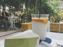 -彳亍咖啡·这里(水湾路店)