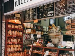 面包甜点陈列柜-Juicy Bakery(大学路店)