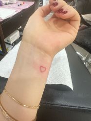 -龙之吻专业刺青·手工耳洞·纹身去色