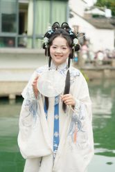 -一揽芳华汉服旗袍体验馆(拙政园店)