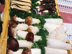 精品菌菇组合-慢丽江·云南野生菌土鸡锅(付家庄店)