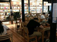 -猫的天空之城概念书店(杭州南宋御街店)