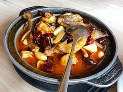 林芝石锅鸡-缘生态云南菜·野生菌庭院餐厅(华侨城店)