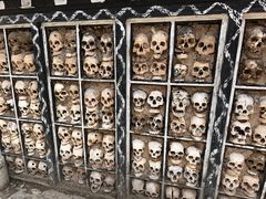 -比如骷髅墙景区