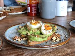 牛油果煮蛋吐司-RAC BAR(安福路店)