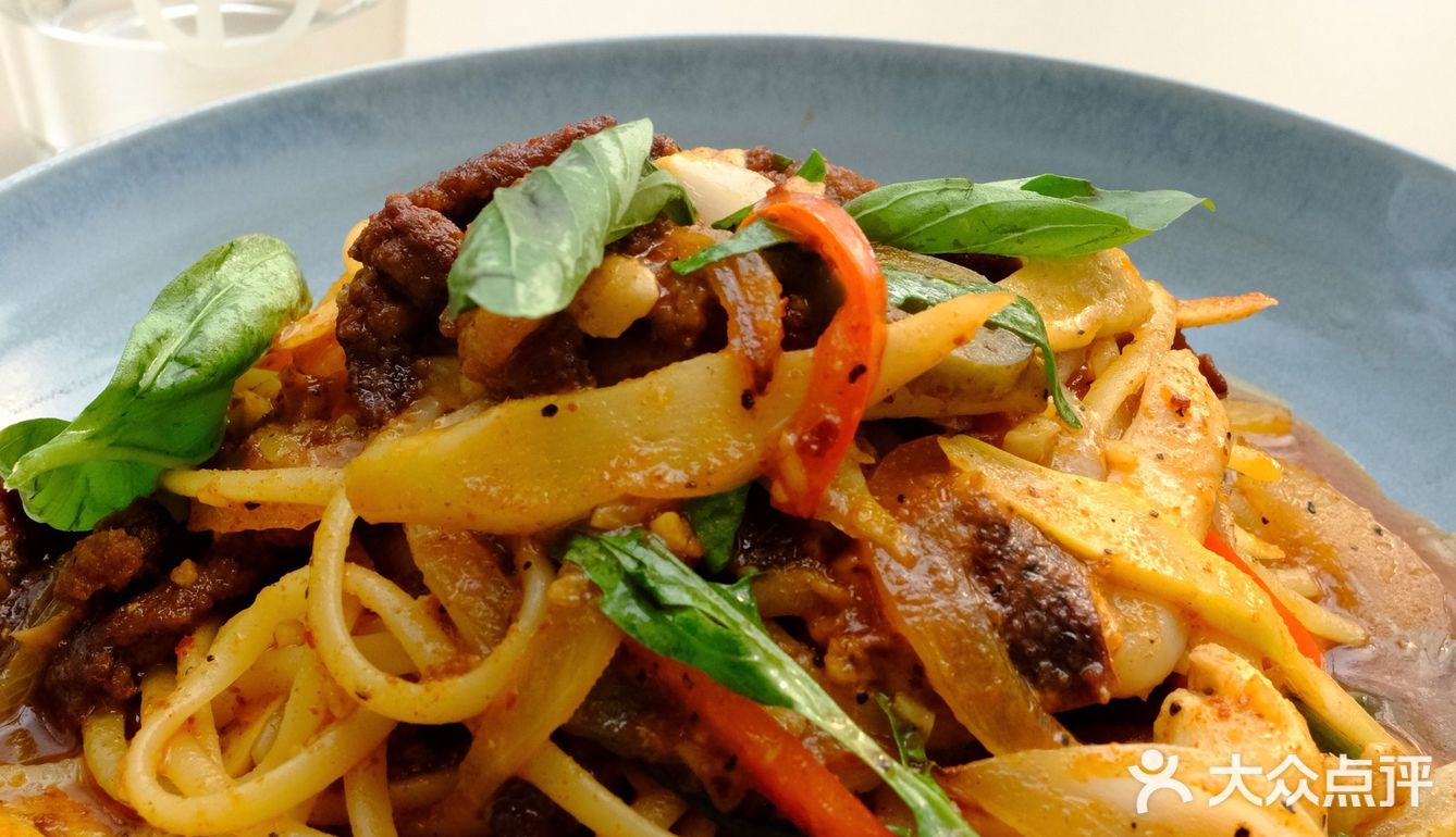 向日葵在成都｜广场上喷泉旁日落里的浪漫约会餐厅⛲️