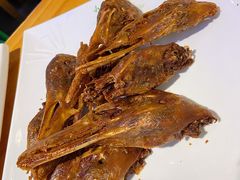 金陵秘制香酥鸭头-小小河边鱼(天润城店)