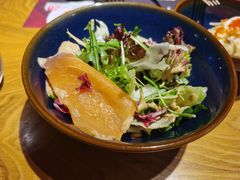 三文鱼蔬菜沙拉-斗牛士牛排(南京东路店)