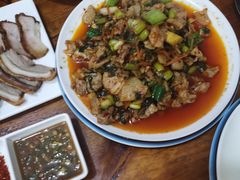 白族泡菜炒肉-四方小吃·白族庭院餐厅