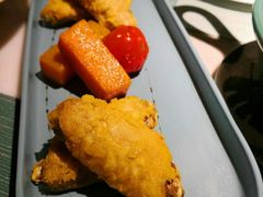 蜜桃经典蛋黄鸡翅-蜜桃花开·中西融合菜E&W(南长街店)