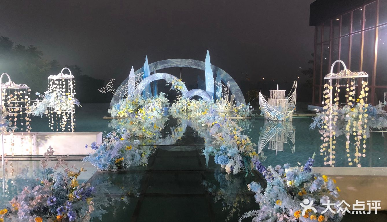 蓝色的水上婚礼[加油][加油]