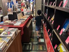 -钟书阁(松江泰晤士小镇店)