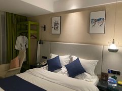 -红方格精致酒店(泸州金融中心万象汇店)