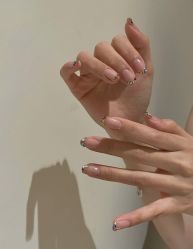 -悦指间美甲美睫