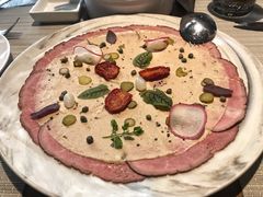 小牛肉薄片配金枪鱼酱-Atto Primo