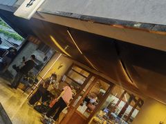 门面-天井·丑面包搭咖啡