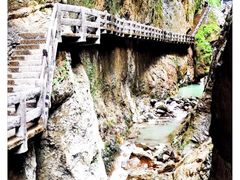 -龙水峡地缝景区